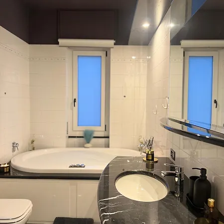 Guest house Re Umberto, Incantevole, Nel Cuore Di Alba, Con Posto Auto Gratuito