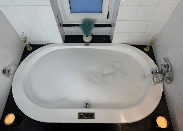 Re Umberto, Incantevole, Nel Cuore Di Alba, Con Posto Auto Gratuito Guest house